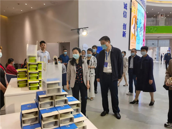 新理念、新時(shí)尚、新方式、新感受——德宇集團(tuán)舉行2022得雨活茶新品發(fā)布推廣會(huì)