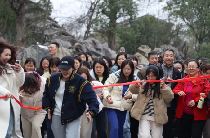 市城投集團(tuán)開展“團(tuán)結(jié)一心 拼搏進(jìn)取 奮戰(zhàn)2025”迎新年登山、健步走活動